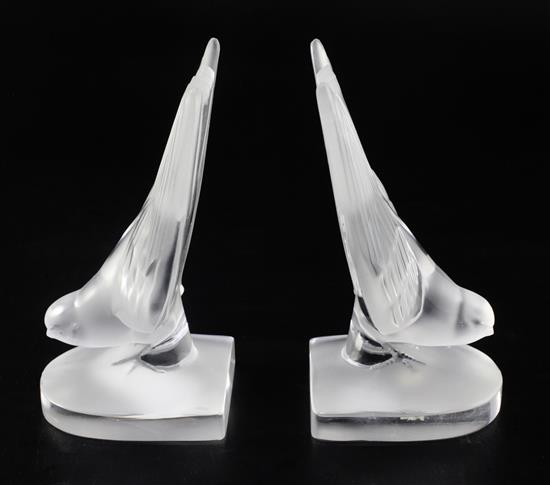 Serre-livres verre Hirondelle/ a pair of post war Swallow bookends by Lalique, introduced on 14/3/1928, No. 1143 Height 16cm.